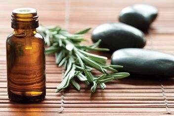 tea tree oil against toenail fungus