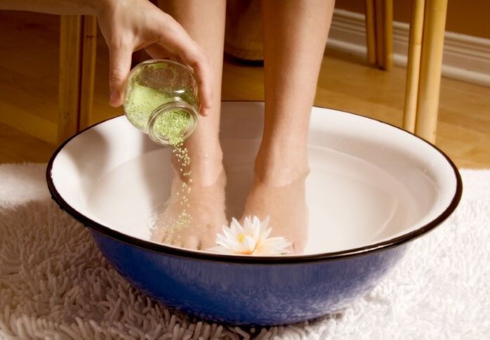 Mint salt baths will help to quickly eliminate onychomycosis